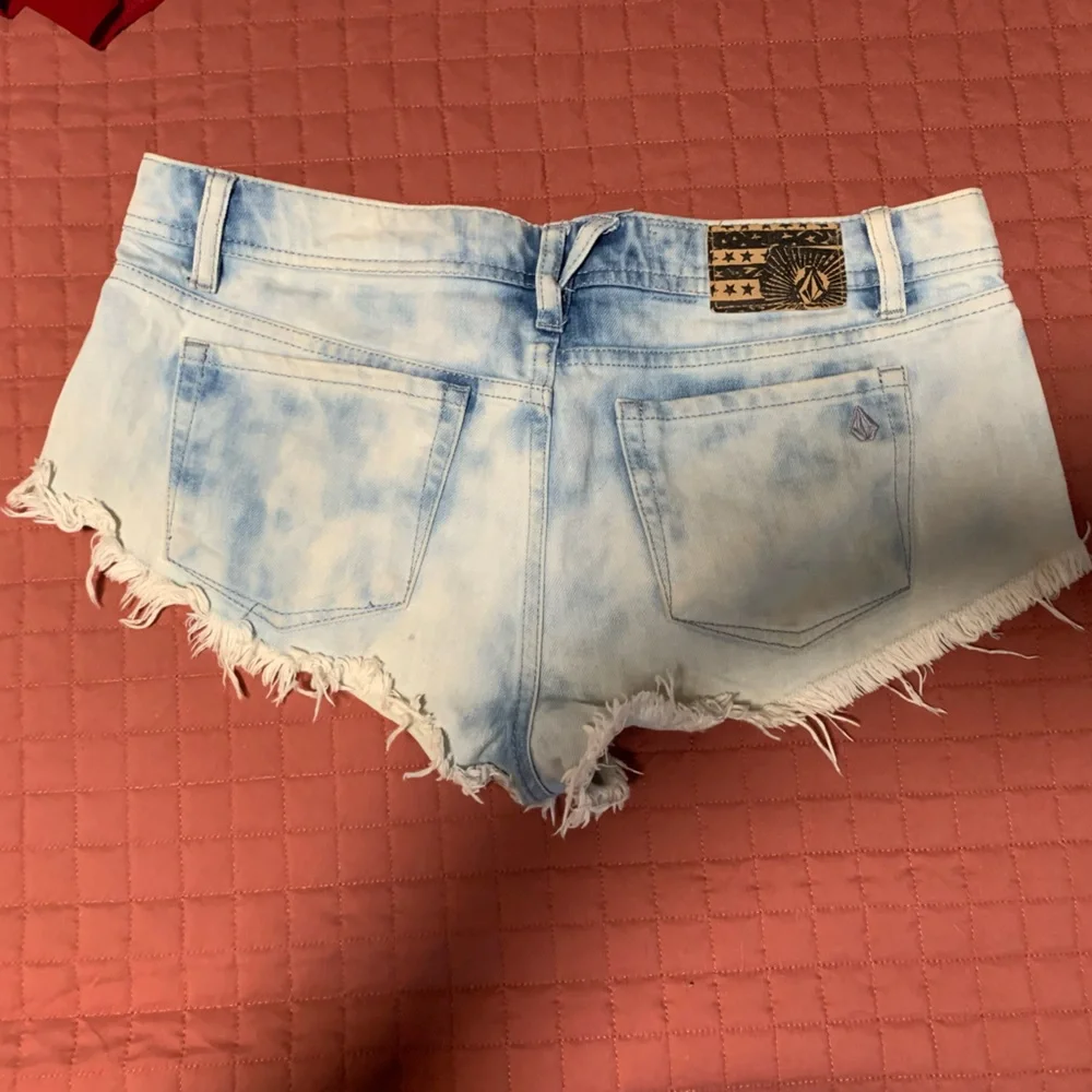 Volcom Booty Shorts - Picture 2 of 3